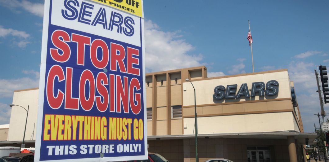 Une pancarte annonce la fermeture d'un magasin Sears à Chicago, le 7 juillet 2017. | Scott Olson / Getty Images / AFP 