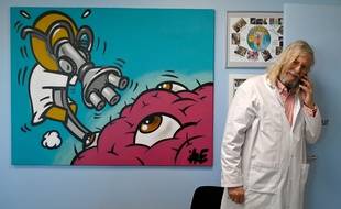 Le professeur Didier Raoult dans son bureau en février 2020