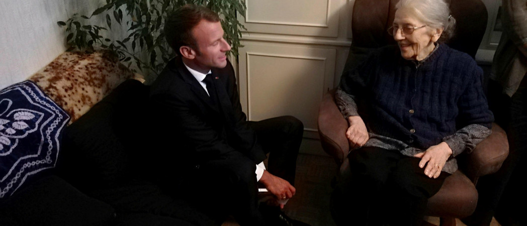 Emmanuel Macron à la rencontre de Josette Audin chez elle, le 13 septembre 2018, reconnaissant la responsabilité de l'Etat dans la mort de son mari.