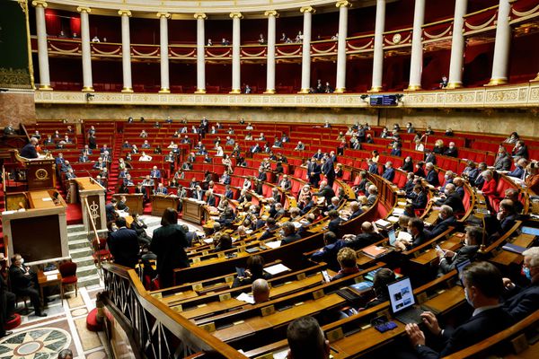 Lors du vote le 8 avril 2021, la loi Molac sur les langues régionales avait été largement adoptée par les députés : 247 voix pour, 76 contre et 19 absentions.